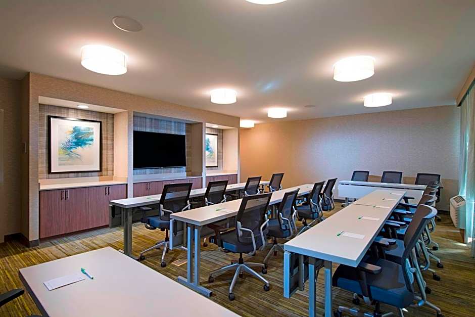 Courtyard by Marriott Atlanta Alpharetta/Avalon Area
