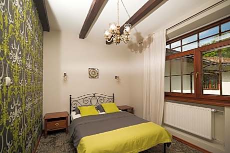 Queen Room with Garden View