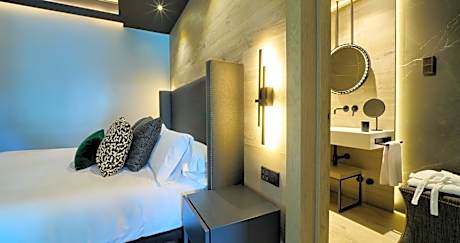Junior Suite with Terrace and Jacuzzi