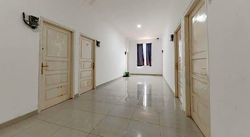 Urbanview Hotel Sabar Residence CSB Mall