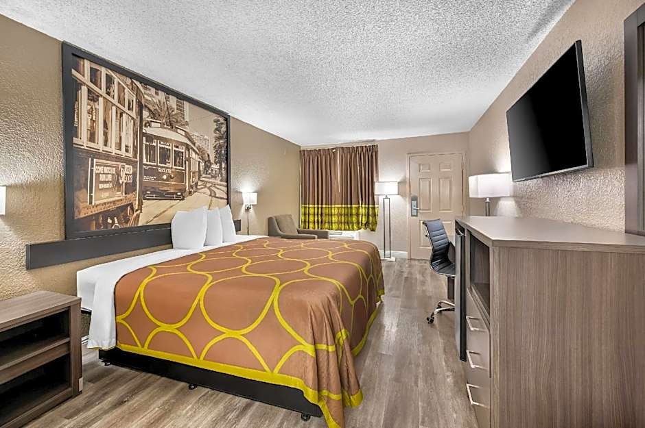 Super 8 by Wyndham Metairie