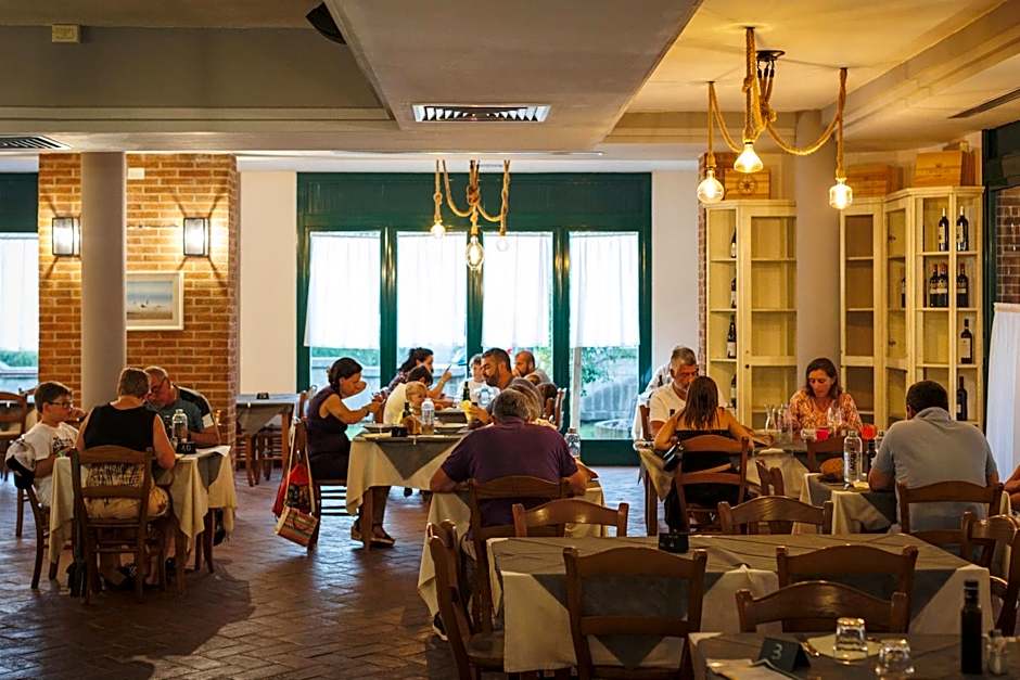 Villaggio Turistico La Cecinella