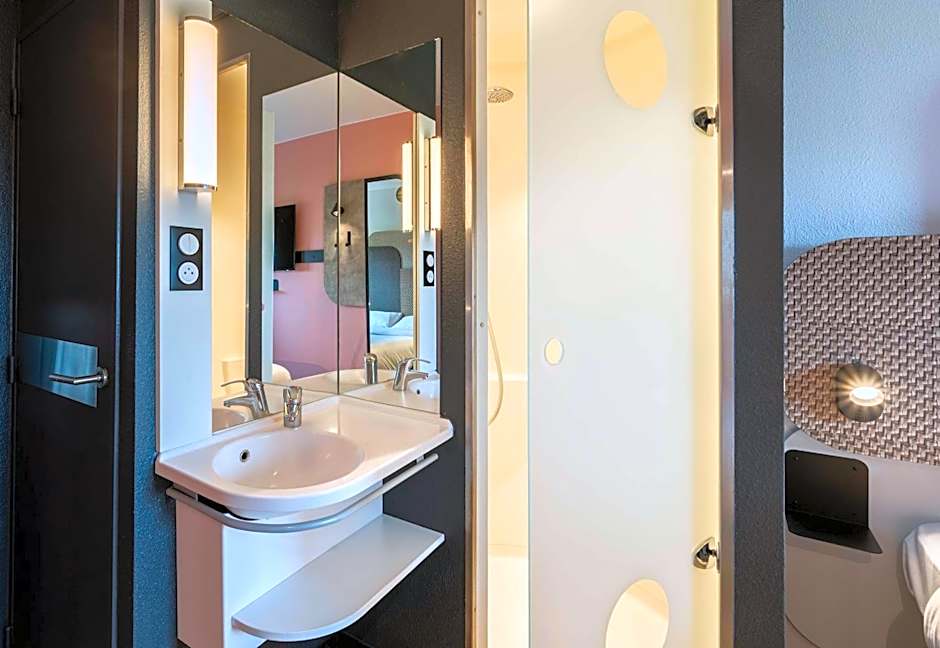 B&B HOTEL Calais Terminal Cité Europe 2 étoiles