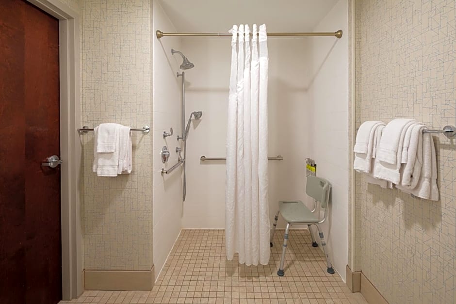 Holiday Inn Express & Suites Bradley Airport By IHG