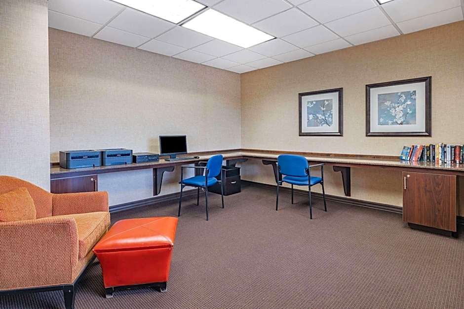 Hawthorn Suites by Wyndham Dickinson