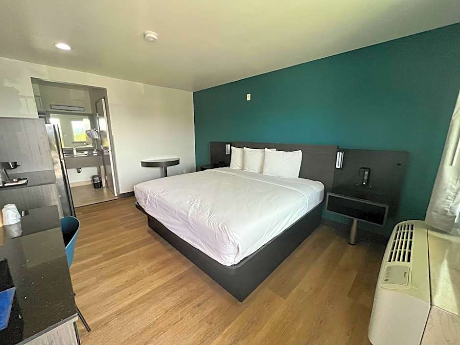 Studio 6 Suites Escondido, CA