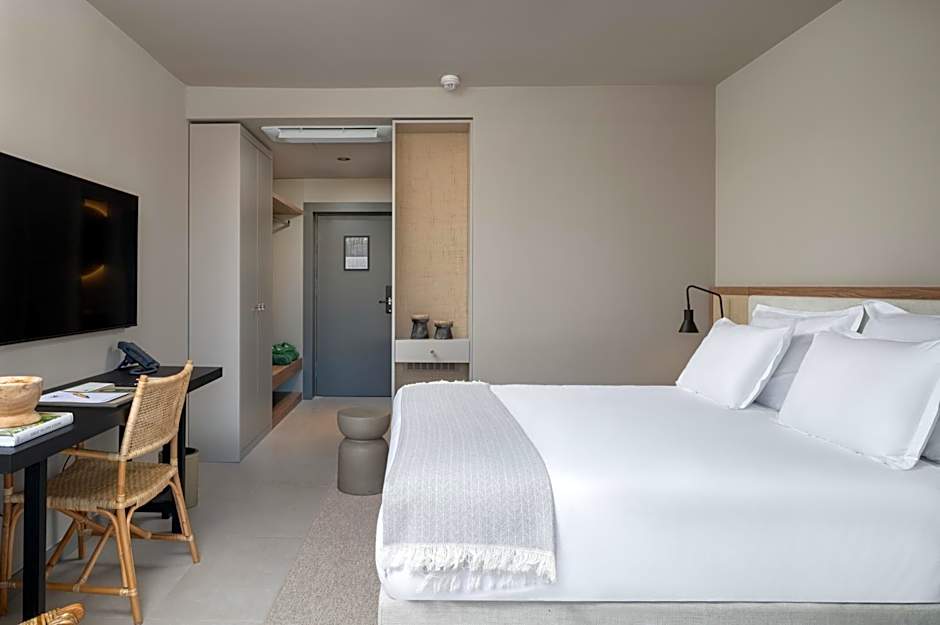 Molum Hotel & Residences