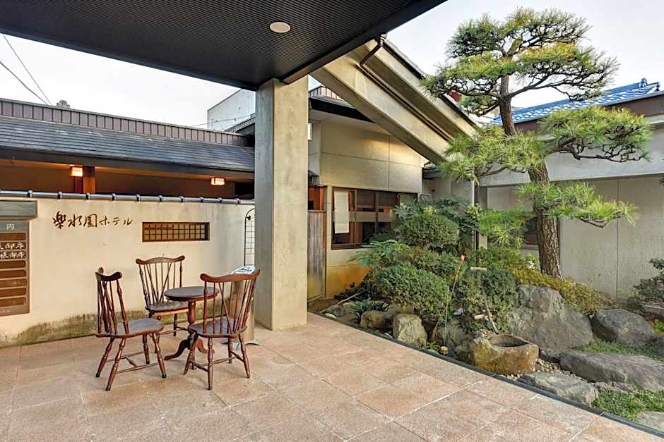 Rakusuien
