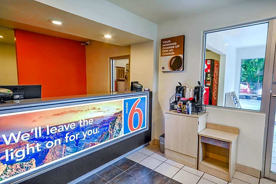 Motel 6-Huntsville, TX