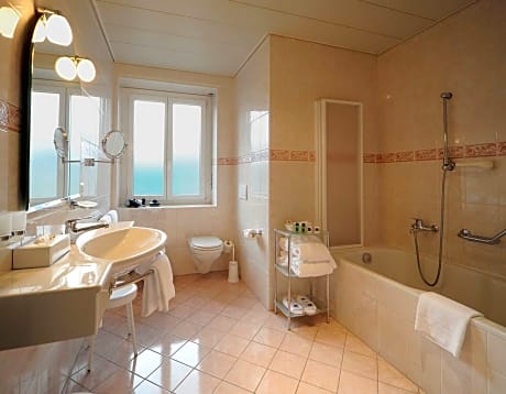 Suite-1 Room 2 Beds, Junior Suite, Superior Room, Direct View Over Lake And Mountain, Large Sitting 