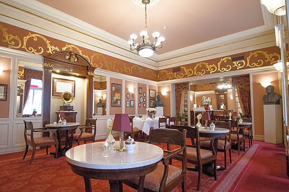 Grand Hotel