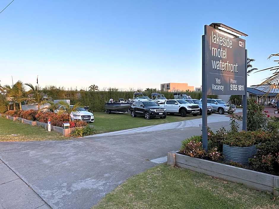 Lakeside Motel Waterfront