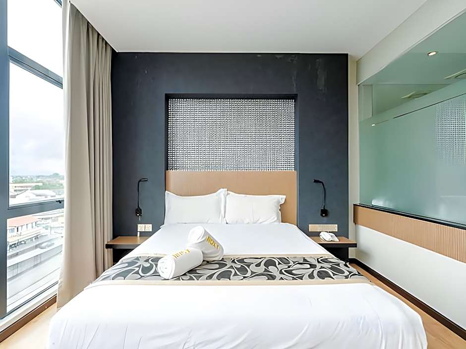 Roxy Hotel & Apartments