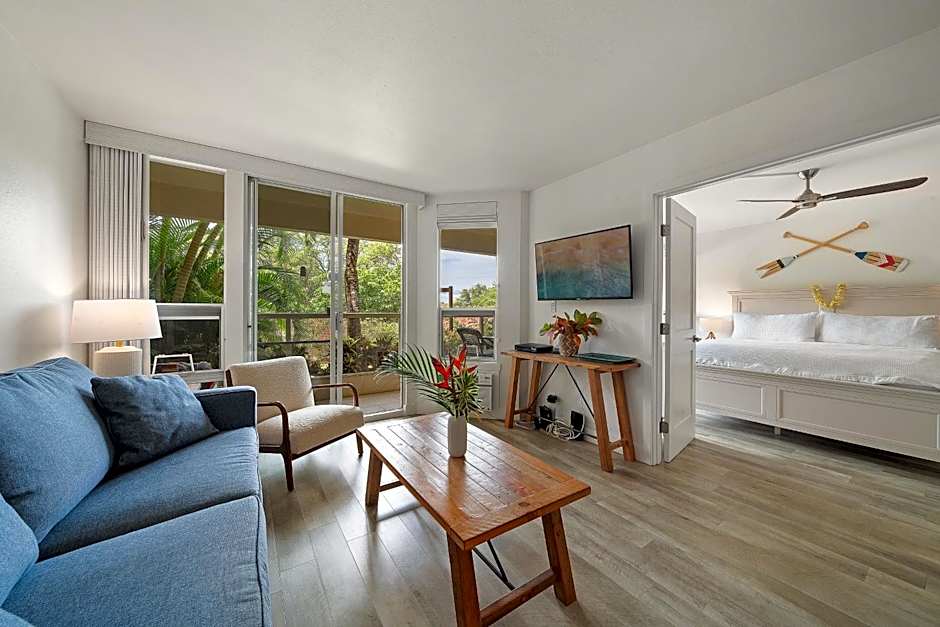 Renovated Condo - 3 Min Walk to Toes in the Sand!