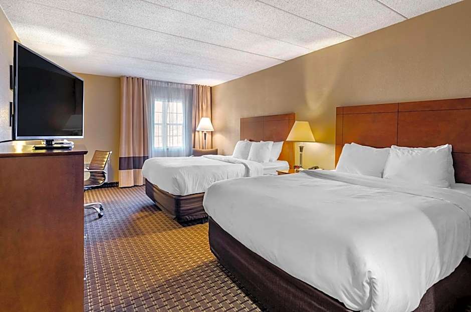 Comfort Inn & Suites Raphine - Lexington near I-81 and I-64