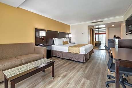 Mini King Suite with Wet Bar - Non-Smoking