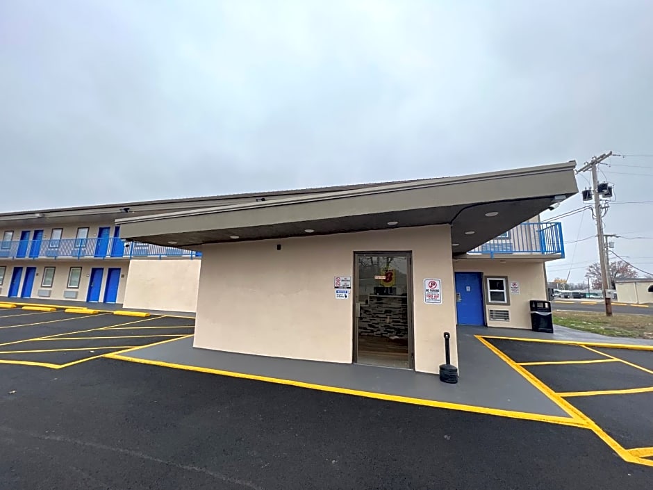 Super 8 by Wyndham Paducah I-24 Exit 4
