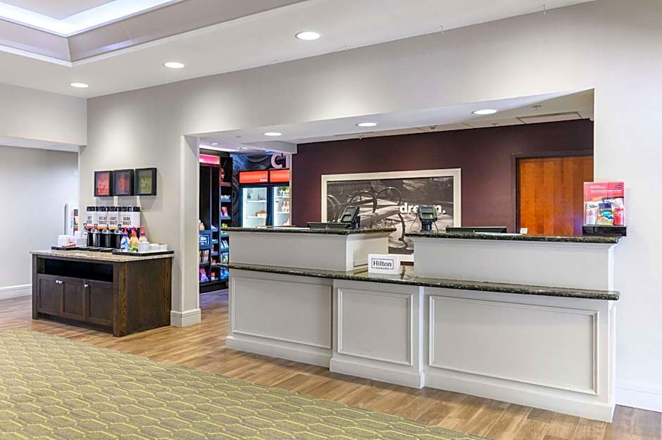 Hampton Inn By Hilton & Suites Manchester