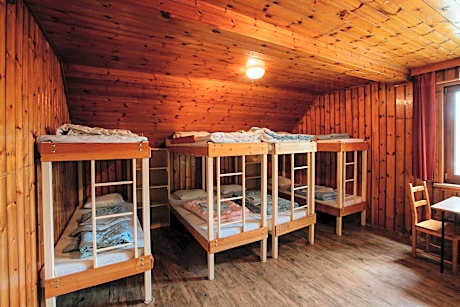 8-Bed Mixed Dormitory Room