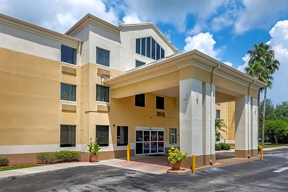 Comfort Inn & Suites DeLand - near University