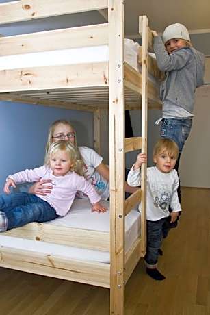 Family Room (2 Adults + 3 Children)