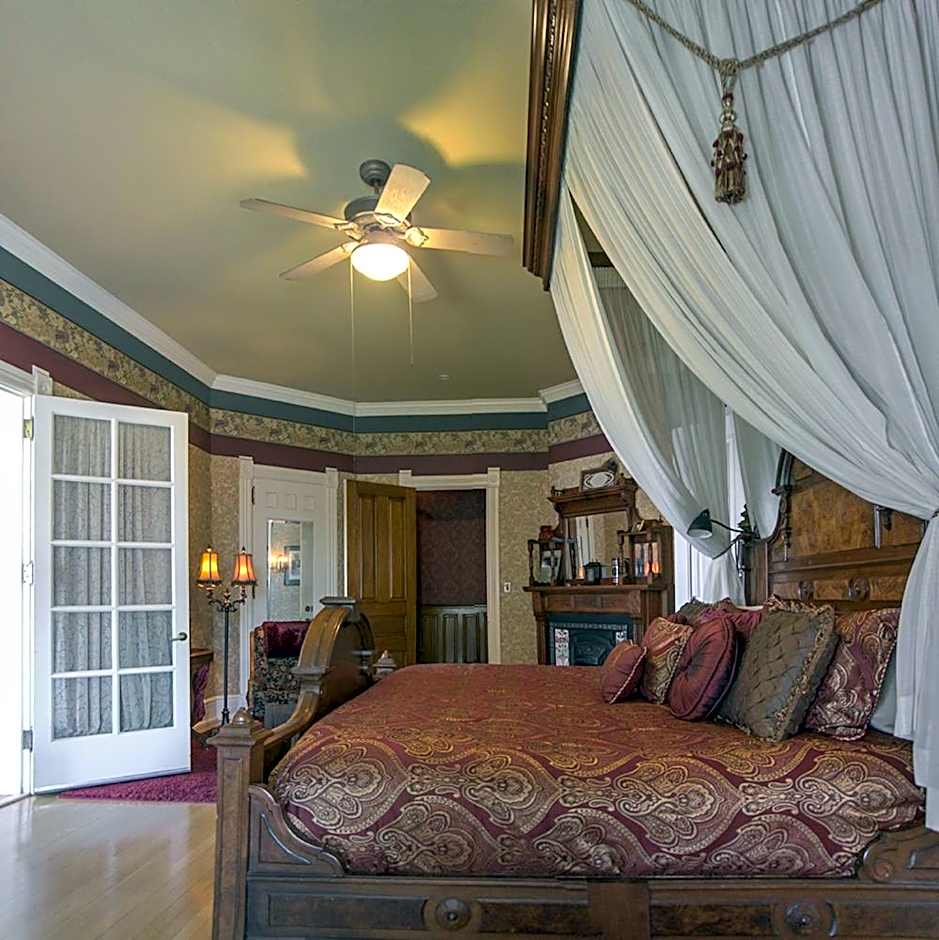 Alexander Mansion Bed & Breakfast