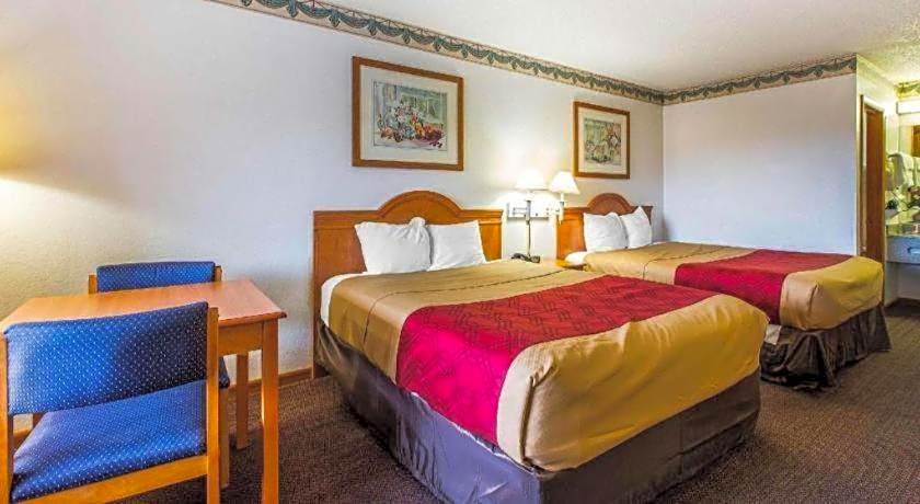 Econo Lodge Inn & Suites