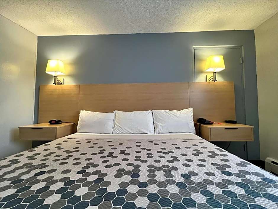 Econo Lodge Motel Village