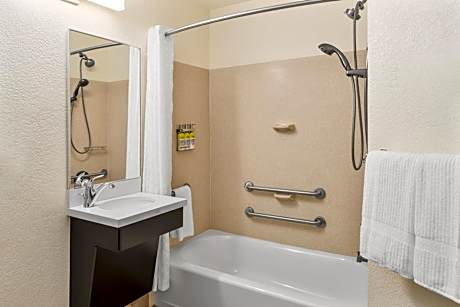 King Studio Suite - Mobility Access Tub/Non-Smoking