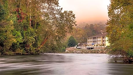 Best Western Plus River Escape Sylva / Dillsboro