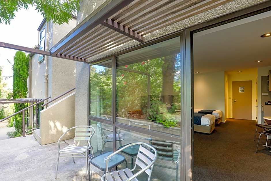 Garden Court Suites & Apartments