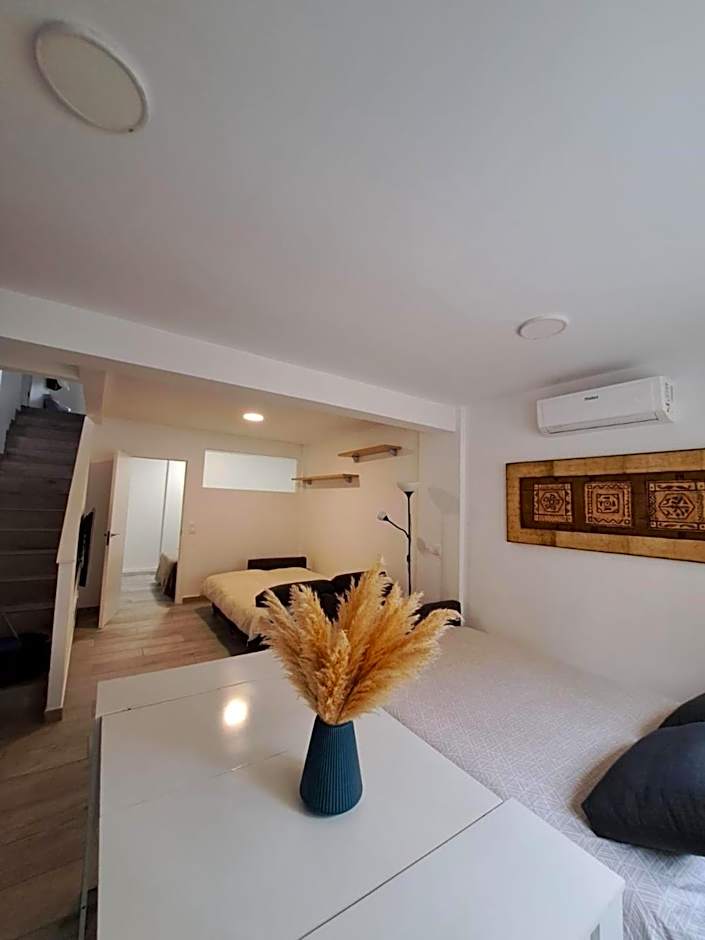 Cozy Apartment up to 6 persons 3 min to Metro