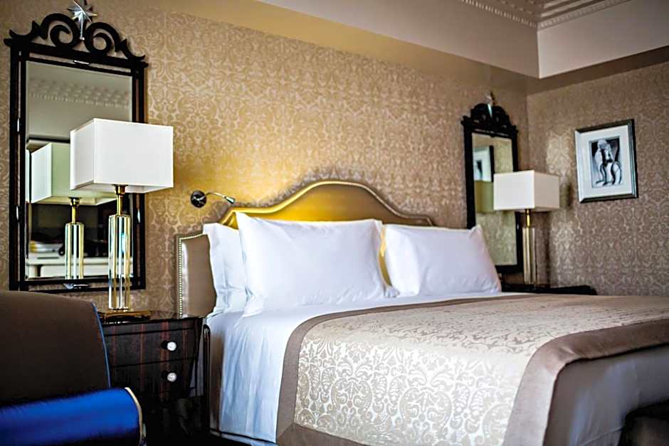 Prince de Galles, a Luxury Collection hotel, Paris