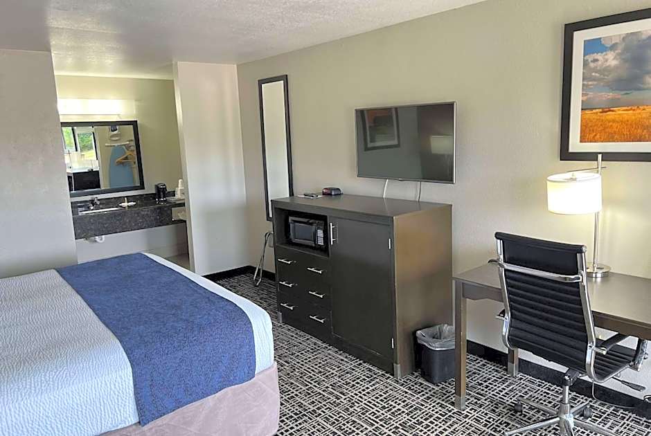 Days Inn by Wyndham Grove