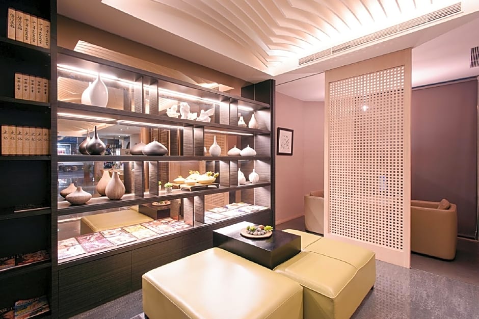 Kiwi Express Hotel - Kaohsiung Station