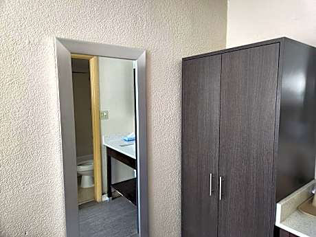 King Room - Disability Access/Non-Smoking