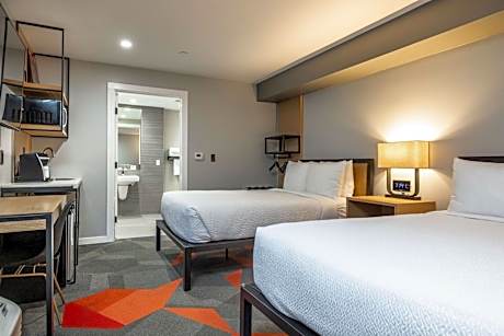 Double Room with Two Double Beds and Tub - Mobility and Hearing Accessible