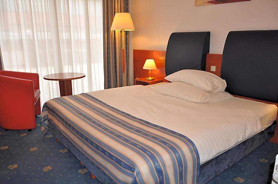 SkyHotelGwarna
