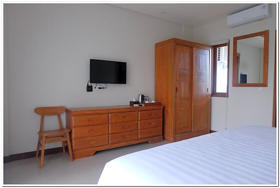 RedDoorz Plus near Canggu Beach