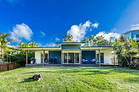 Bayview - Three Bedroom, Family & Pet Friendly Coastal Getaway in Agnes Water