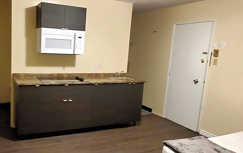 Agassiz Hotel and Restaurant - Under New Management