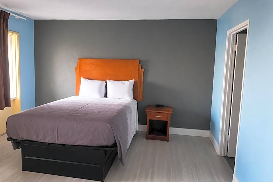Blue Way Inn & Suites Wichita East