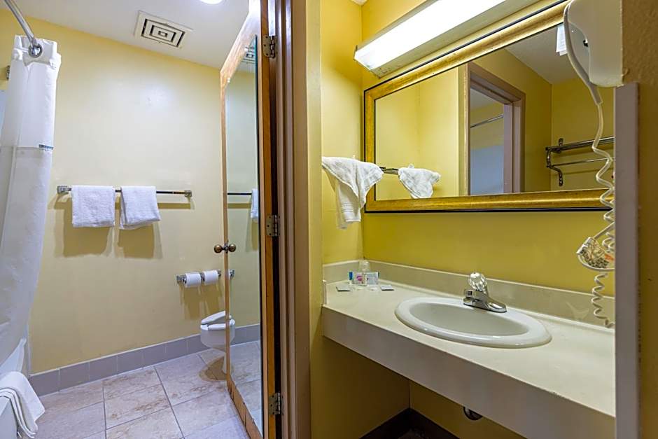 Ramada by Wyndham Columbus Polaris