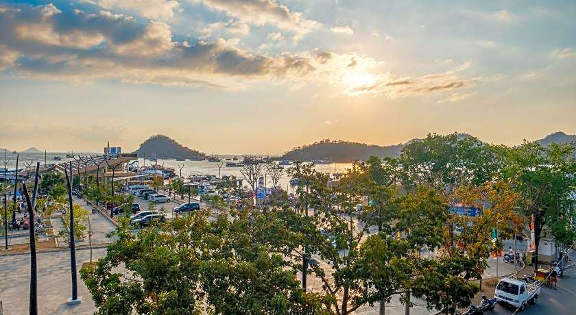 DEJAVU 2.0 HOTEL BAJO KOMODO