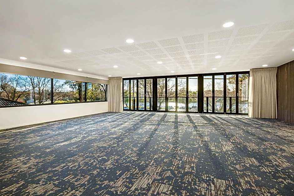 QUALITY HOTEL LAKESIDE