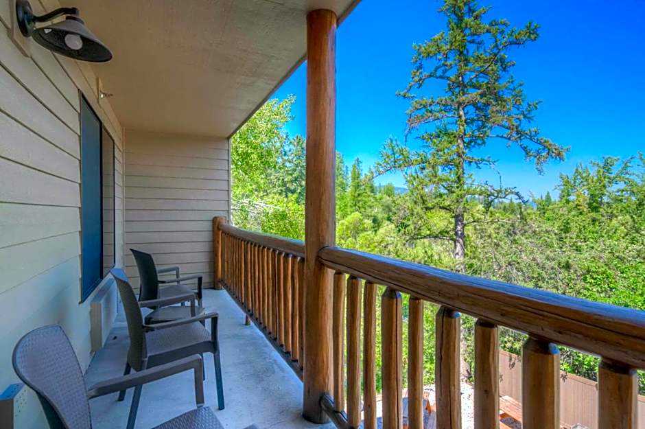 The Pine Lodge on Whitefish River