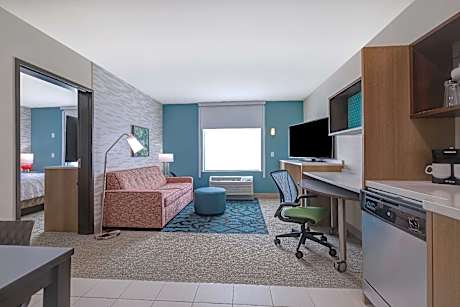 1King Mobilty/Hearing Access Tub Suite Nosmk