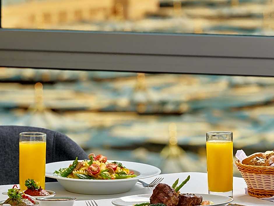 Anwar Al Madinah Movenpick Hotel