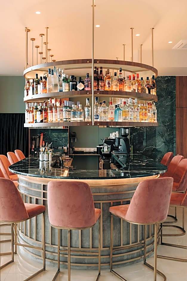 AKROTHEA suites & lounge