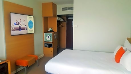 Superior Room with 1 Double Bed and 1 Sofa Bed for Two People